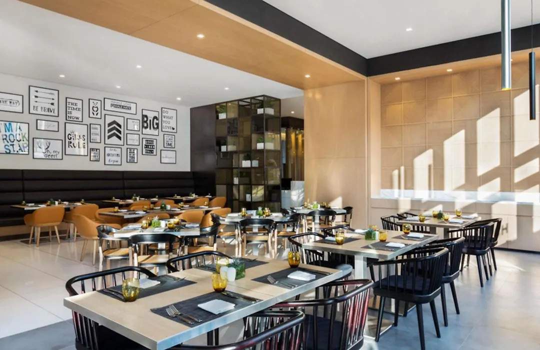 Novotel Bur Dubai - Healthcare City-1